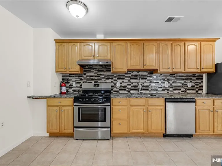 45 Orient Ave — Photo 9