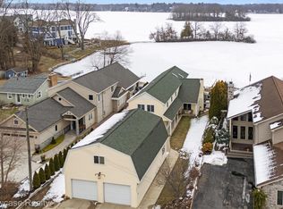 2324 N Duck Lake Rd, Highland, MI 48356