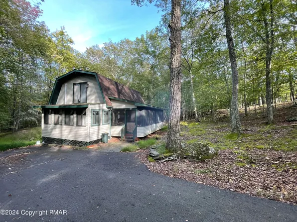 121 Ledgeview Dr, Hawley, PA 18428