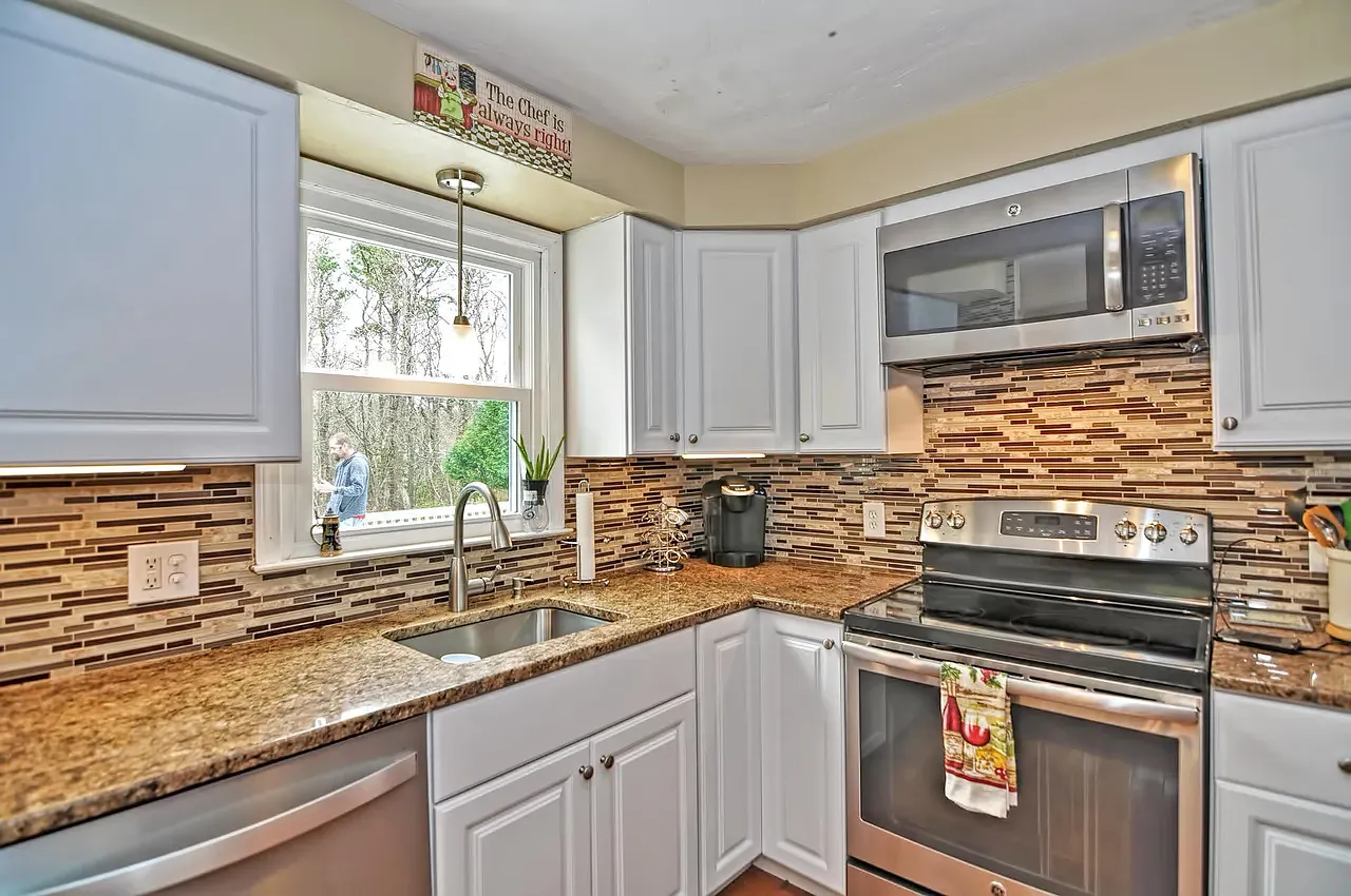 4 bed, 2033 sqft, $2,000 — Photo 4