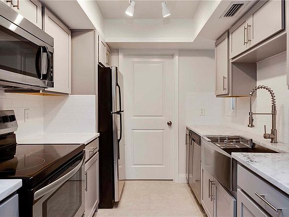 3rd image of 5093 Eaglesmere Dr