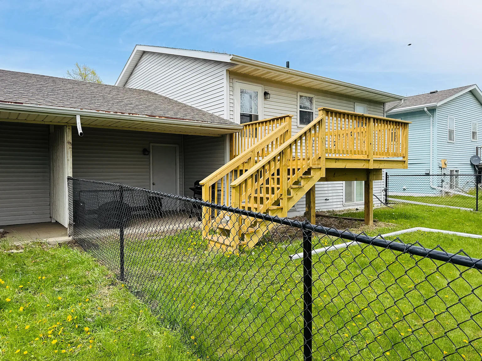 1006 Castlewood Drive — Photo 1