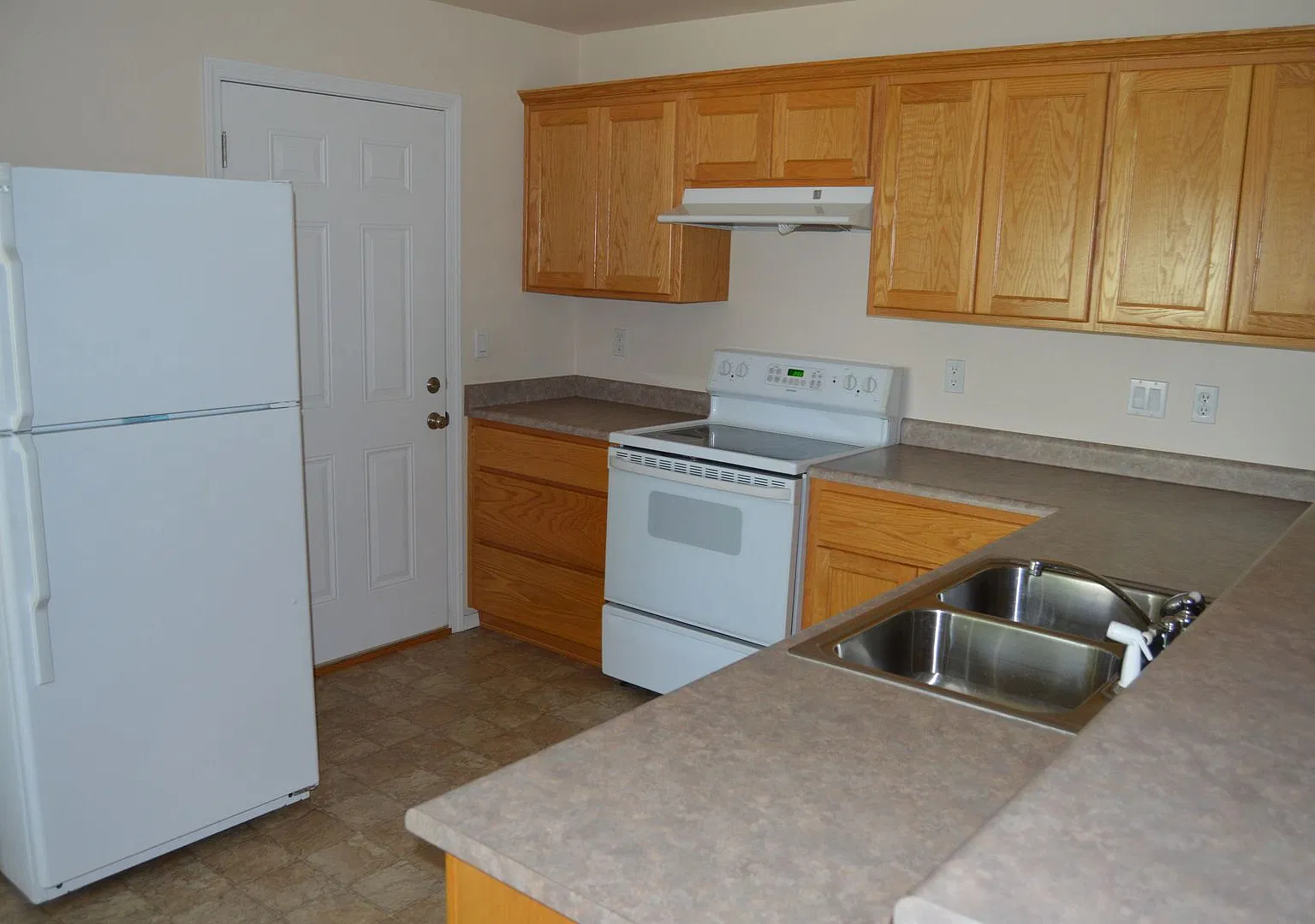 2 Bed 2 Bath Townhouse — Photo 3