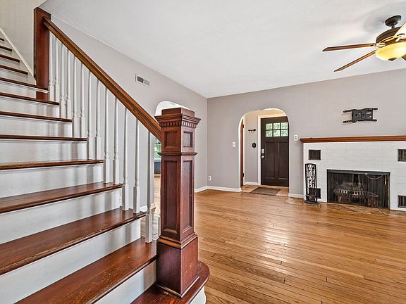 5th image of 202 N Reinberg Ave