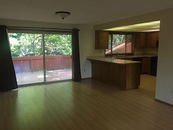 Dining/kitchen area