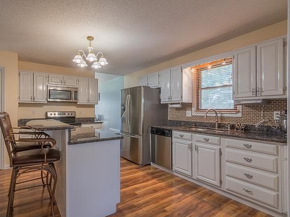 4th image of 282 Sycamore Dr