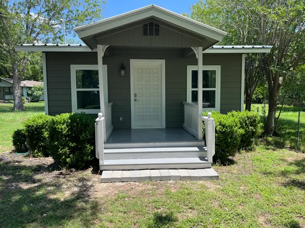 2021 Pecan St, Bastrop, TX 78602