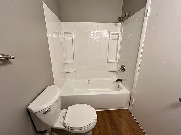 5th image of 809 Burmont Rd #2