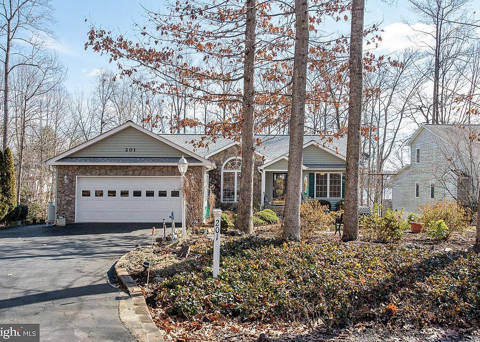 2 car garage, dual entry driveway