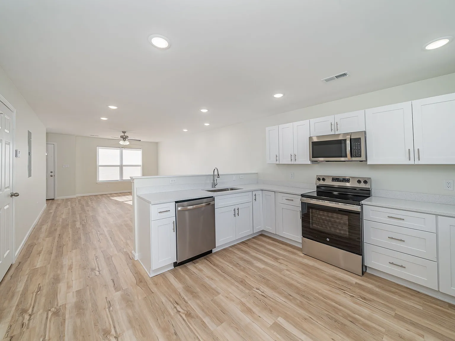 Icon Townhomes — Photo 2