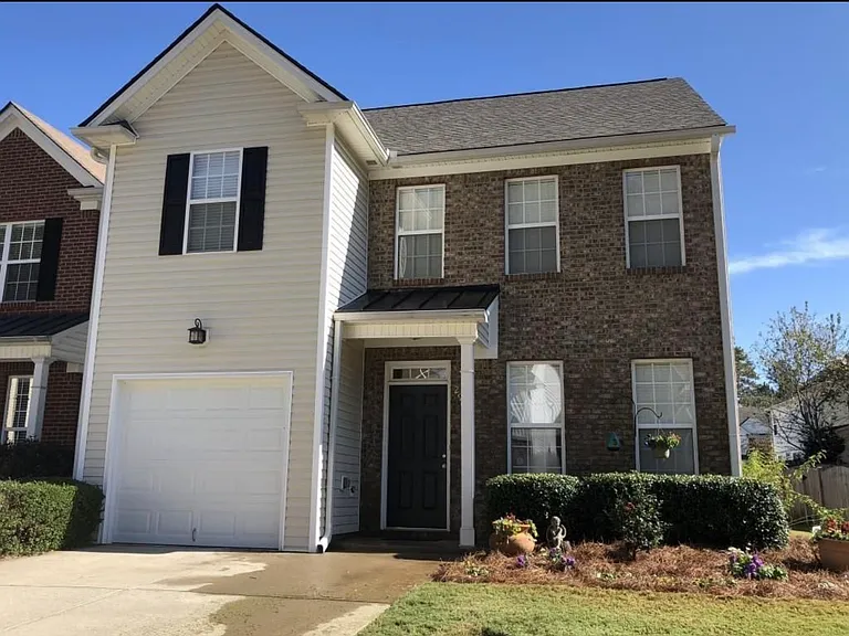 2908 Greyhawk Ln — Photo 1