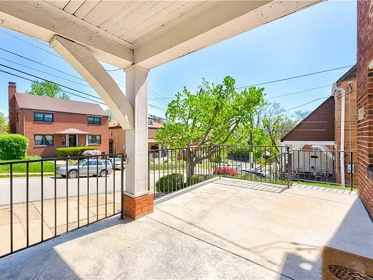 364 Questend Ave — Photo 8