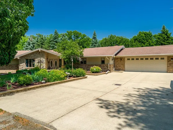 4470 N Cockrell Rd, Freeport, IL 61032