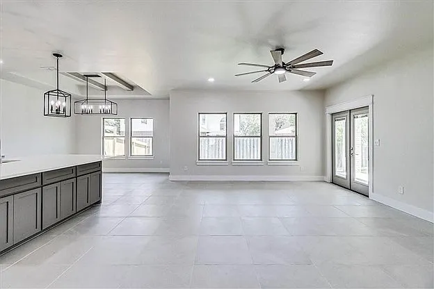 6 bed, 2921 sqft, $3,250 — Photo 3