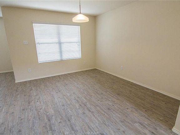 4th image of 2080 Oakwood Forest Dr