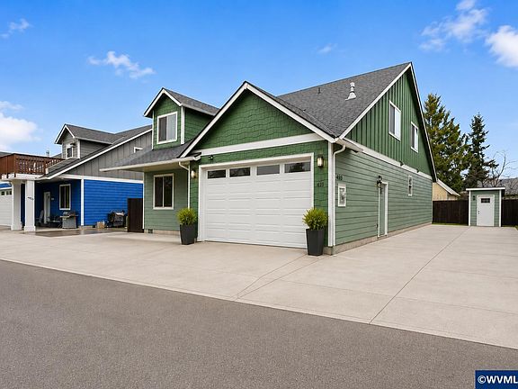 2nd image of 4939 Sergio Pl NE