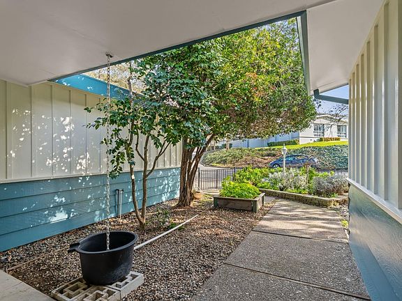 5th image of 10 Chapel Hill Drive