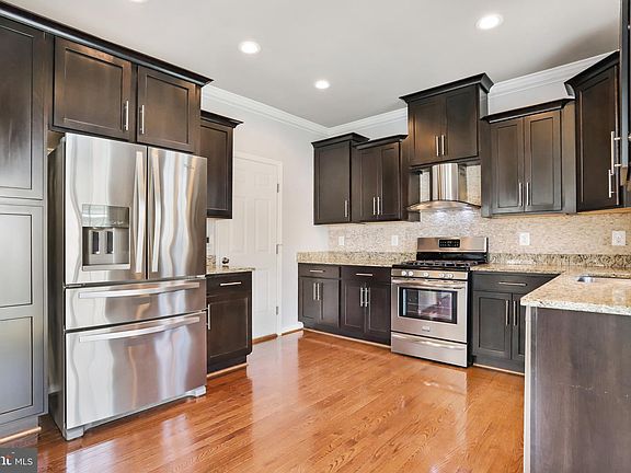 5th image of 214 Centennial Dr