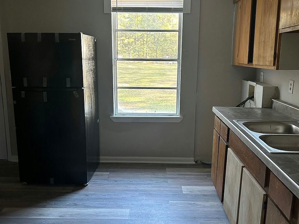 2nd image of 1116 Ash Ave #207