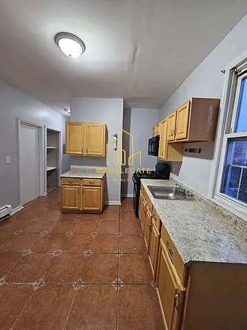 148 Chadwick Ave #33