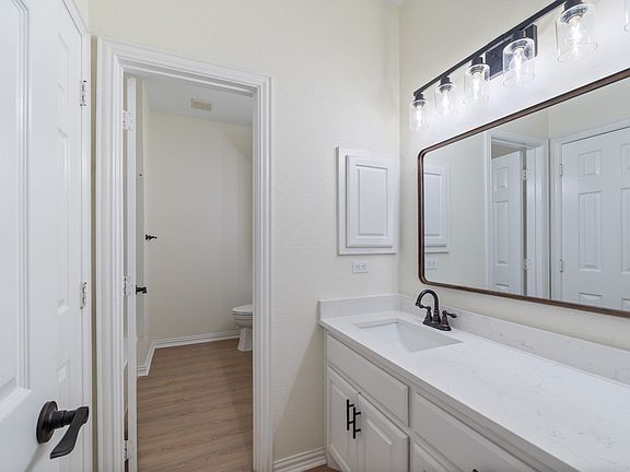 5th image of 8789 Colonial Dr