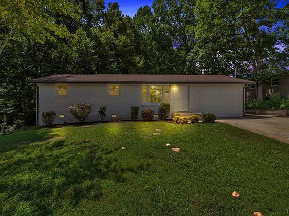 4th image of 208 Lakeshore Dr