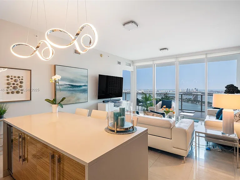 2020 N Bayshore Dr #4004 — Photo 8