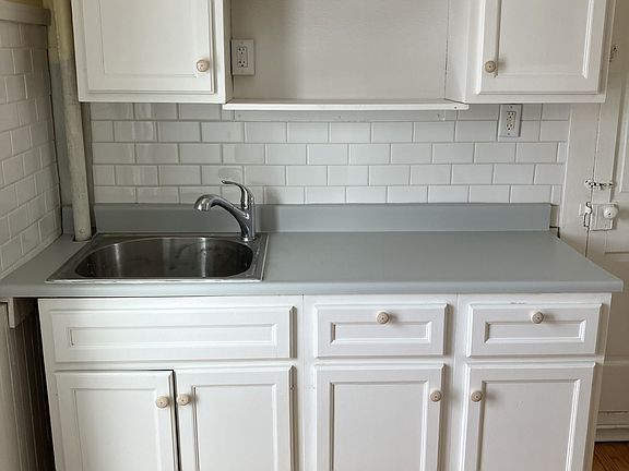 3rd image of 1026 Newland Ave