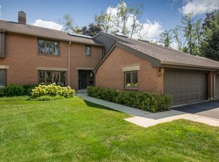 19 Park Ln, Park Ridge, IL 60068