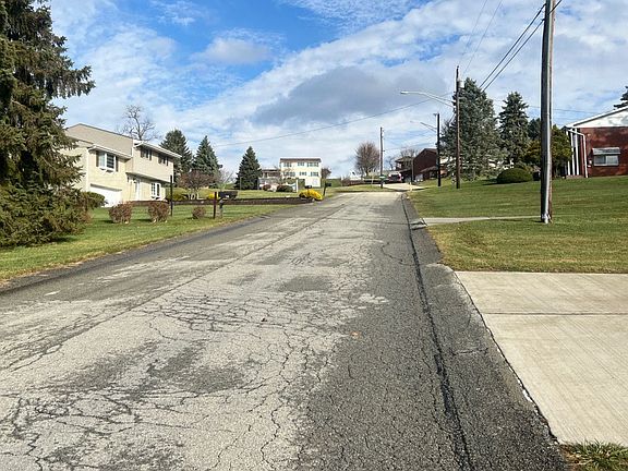 4th image of 65 Fernwood St