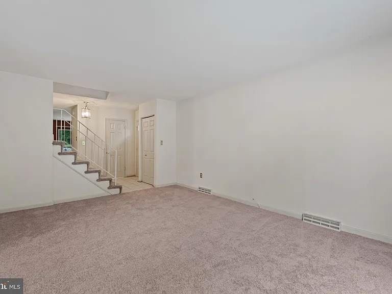 2001 Vista Ln — Photo 7