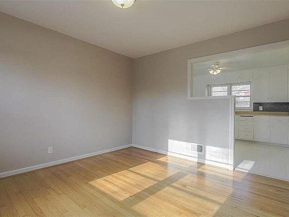 4th image of 8210 W 88th St