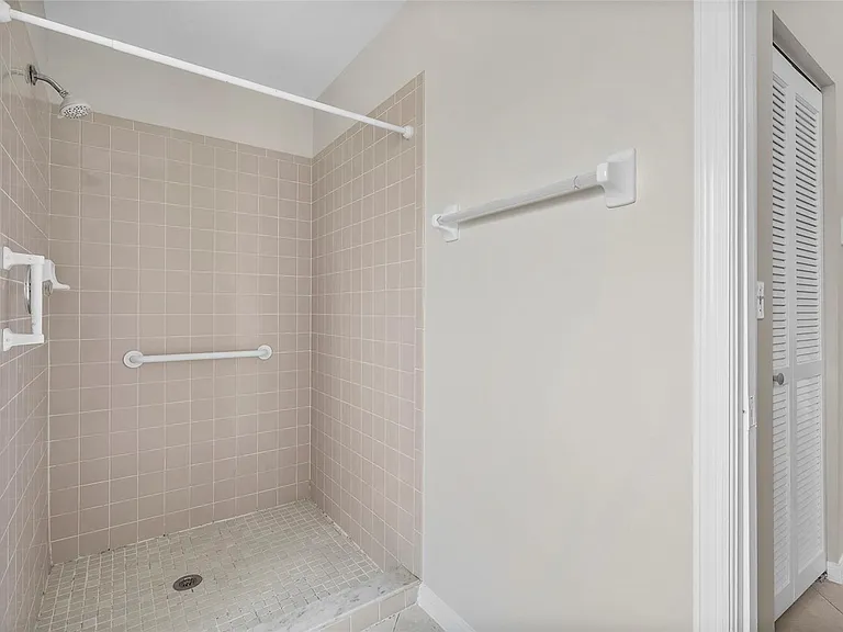 7710 33rd Ln E — Photo 4