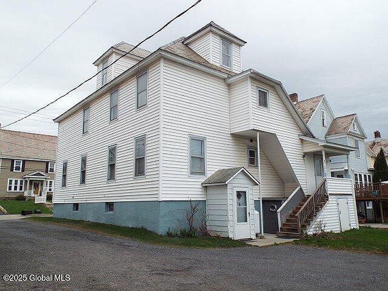 3rd image of 119 W Main Street