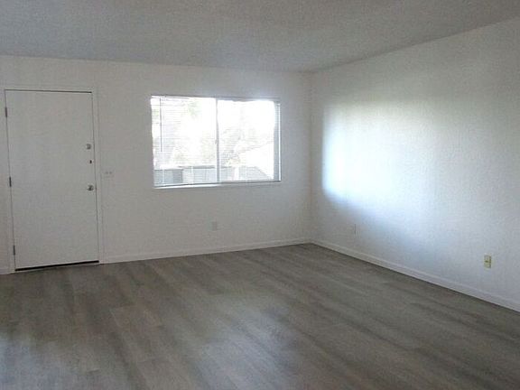 4th image of 2834 Ventura Ave #2834