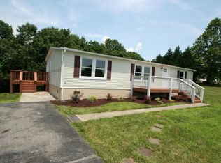 205 Mountain Meadow Dr, Vinton, VA 24179