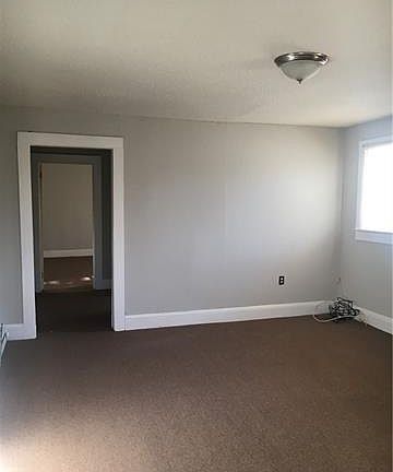 3rd image of 2713 Crescent Ln