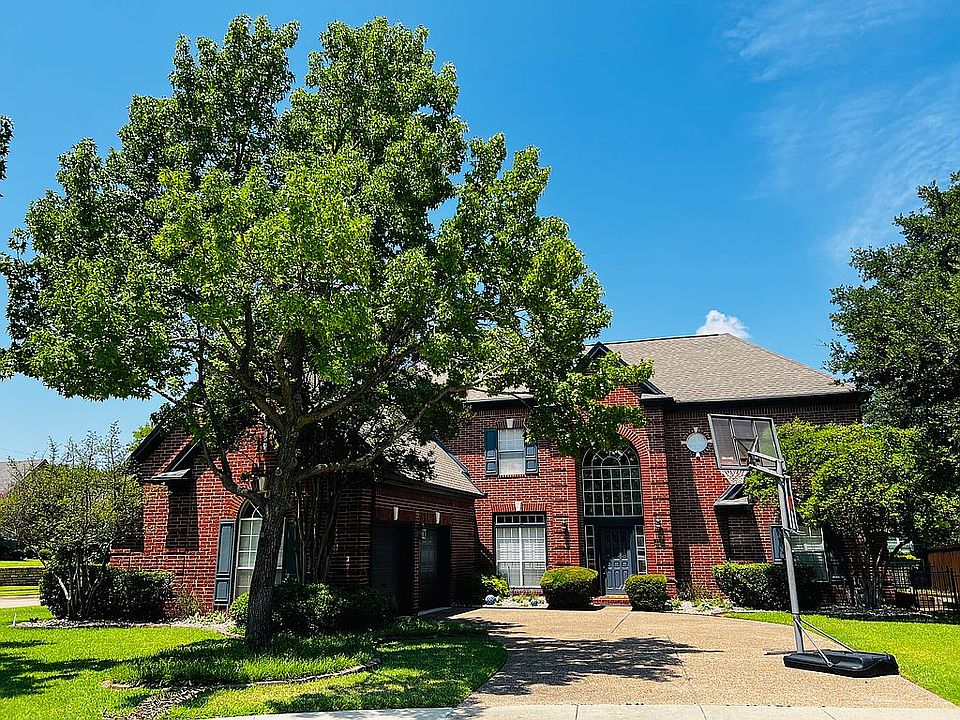 2nd image of 319 Shorewood Ct