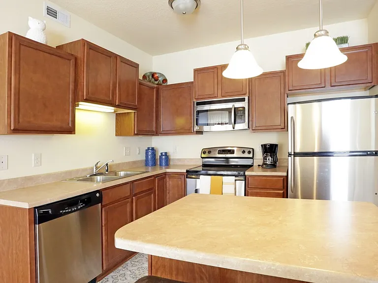 Silver Oak Condos — Photo 18