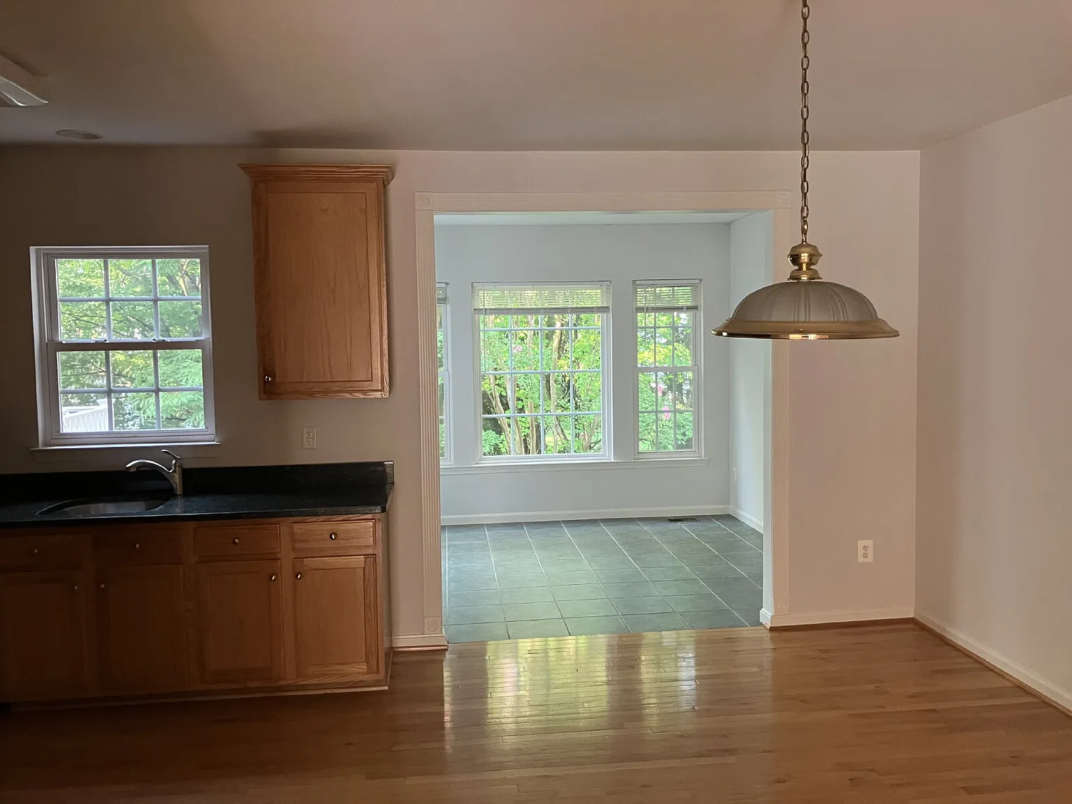 3 bed, 2.0 bath, 2500 sqft, $3,000 — Photo 3