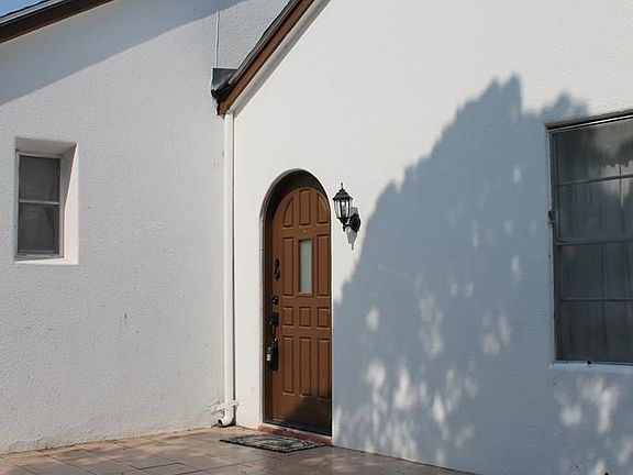 2nd image of 801 Parker Cir