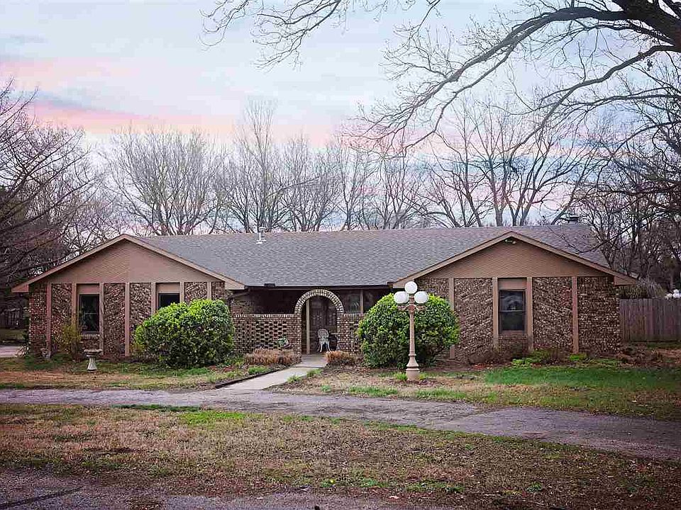 1st image of 2424 Estates Dr