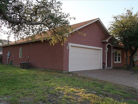 2nd image of 401 Inverrary Dr #19