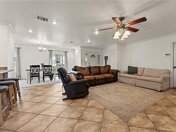 5th image of 3409 Plaza Dr