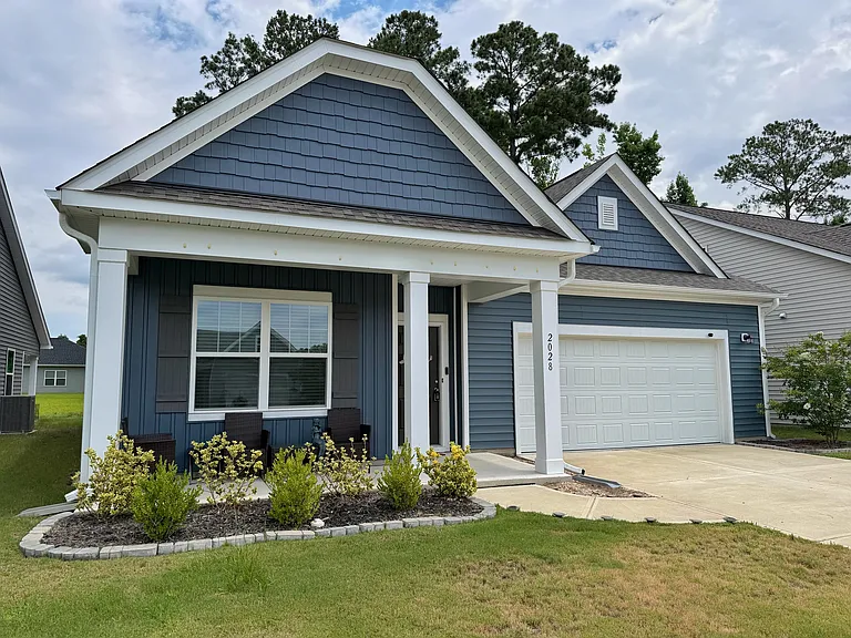 2028 Bogue Ln — Photo 2