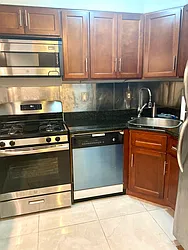 Rented by R New York