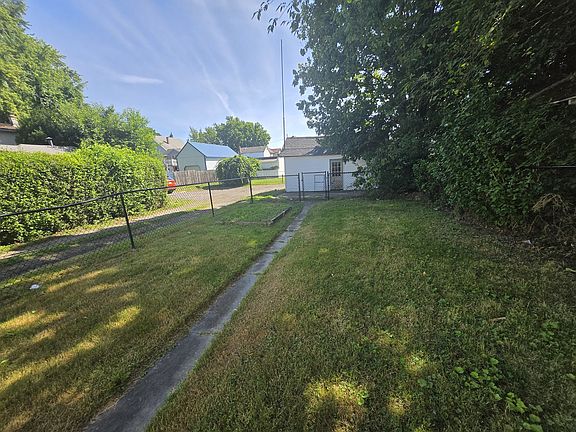 5th image of 326 1/2 Warren St
