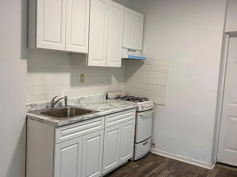 540 N 52nd St #2 — Photo 8