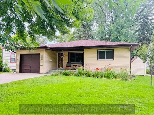 2221 W Charles St, Grand Island, NE 68803