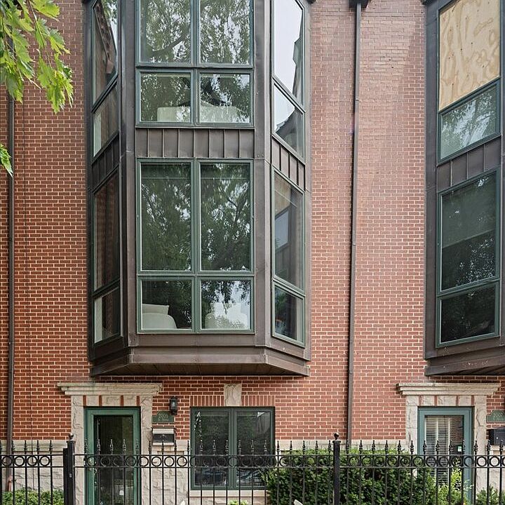 1st image of 2009 N Hoyne Ave